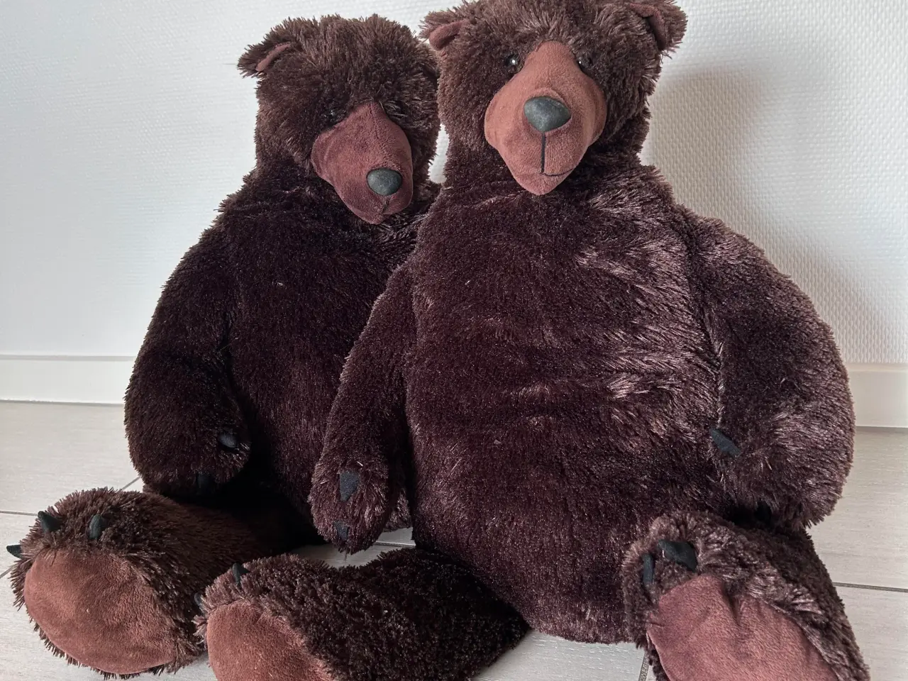 Billede 1 - Plysbamse - kæmpestor bjørn, 2 stk.