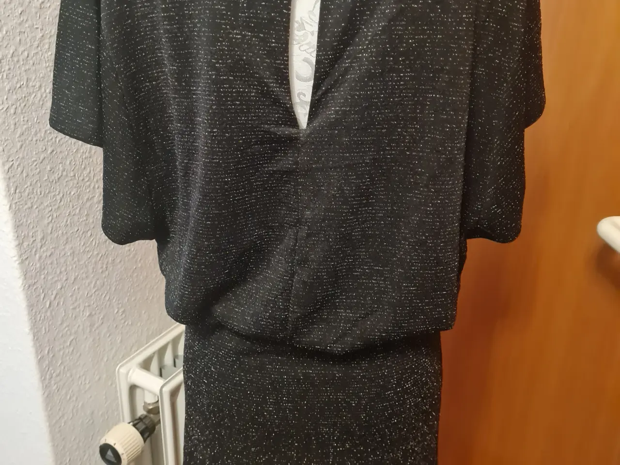 Billede 3 - Ny glimmer kjole str L 40