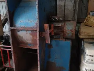 - - - Kornblæser 18,5 kW