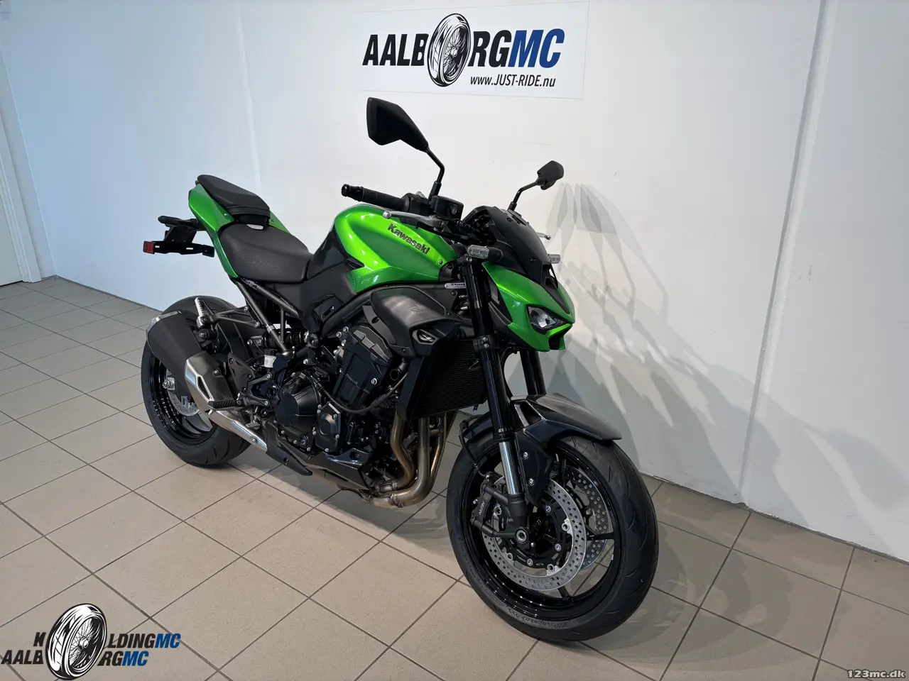 Billede 3 - Kawasaki Z 900 Candy Lime Green / Metallic Carbon Gray