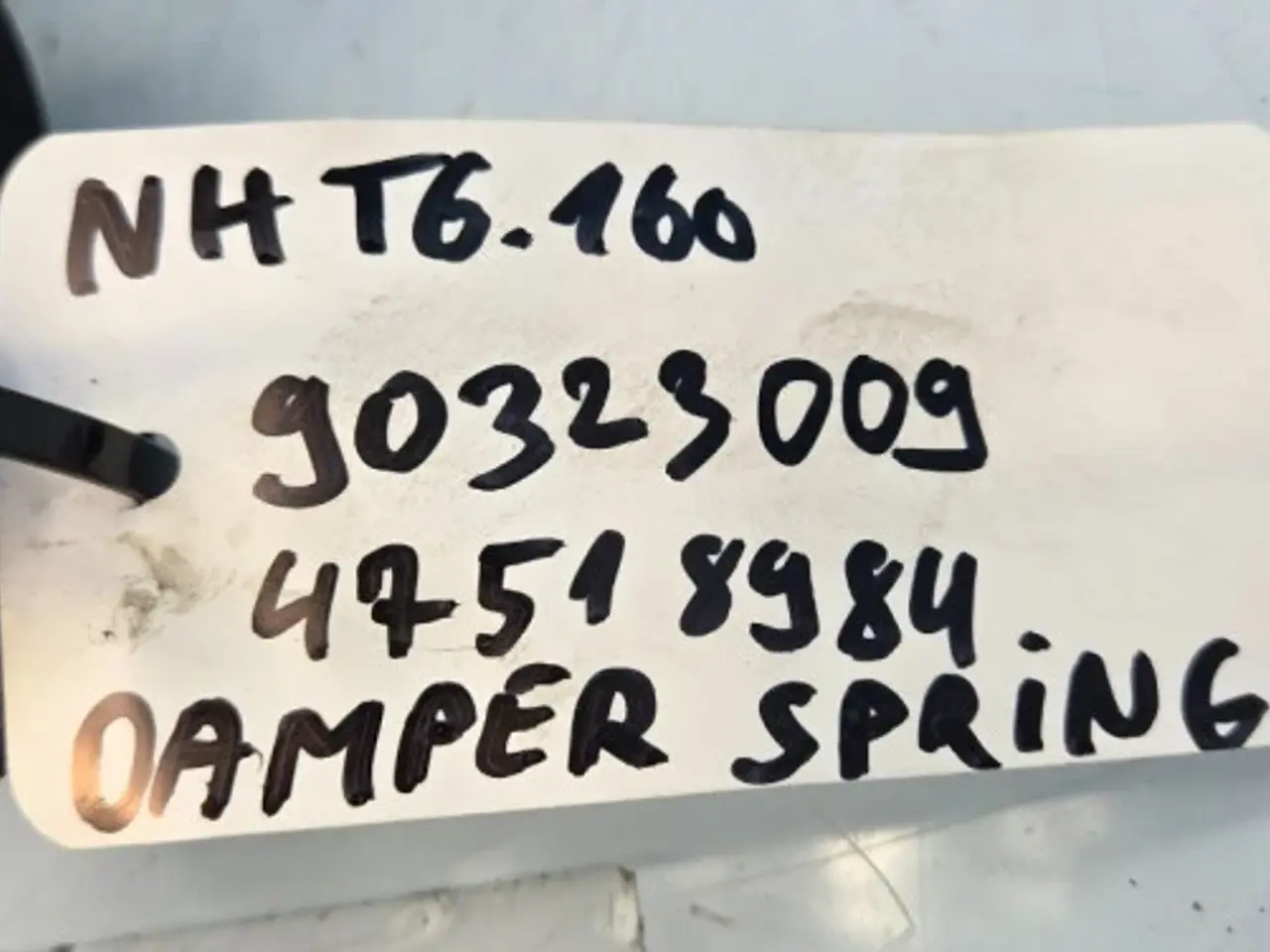 Billede 4 - New Holand  T6.160  Dæmperfjedre  90323009