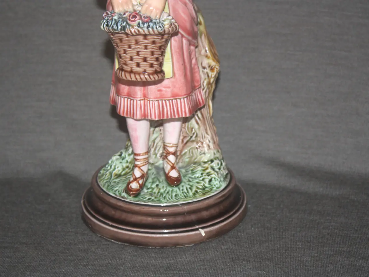Billede 3 - Antik Figur 32,5 cm med en vase på bagsiden