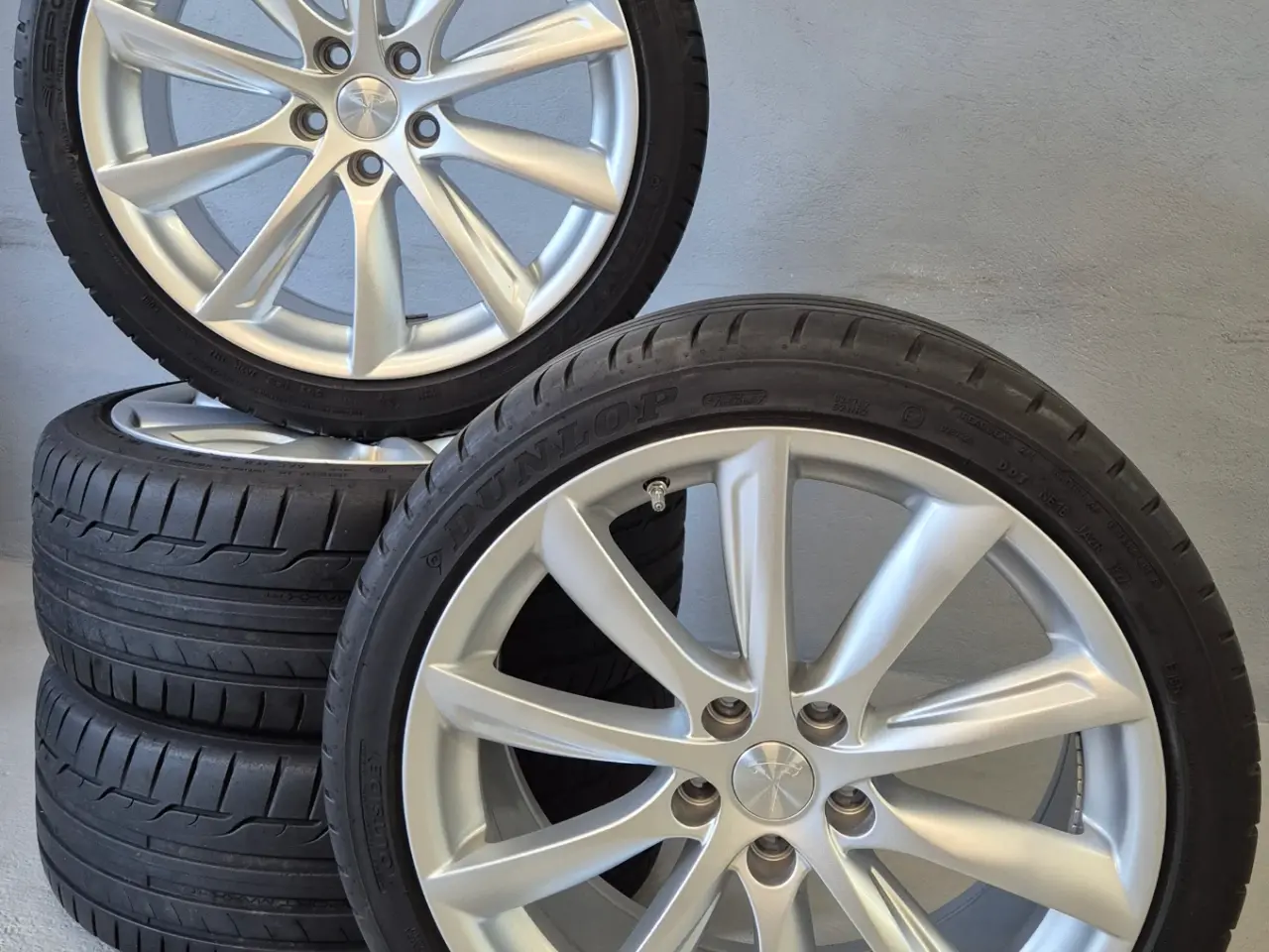 Billede 1 - TESLA MODEL 3 MED SOMMERDÆK og BLE TPMS