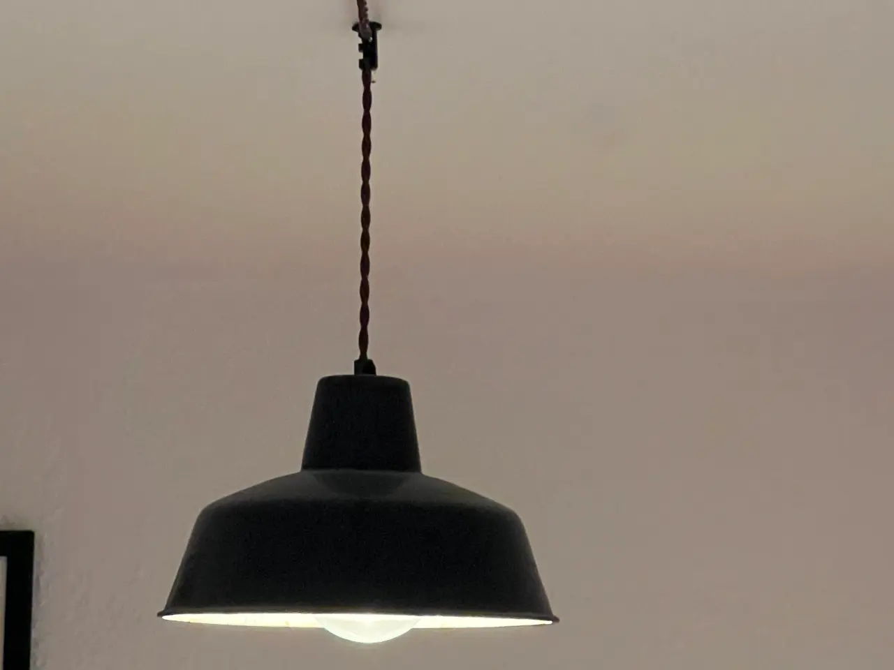 Billede 1 - Retro Sort værkstedspendel/skomagerlampe