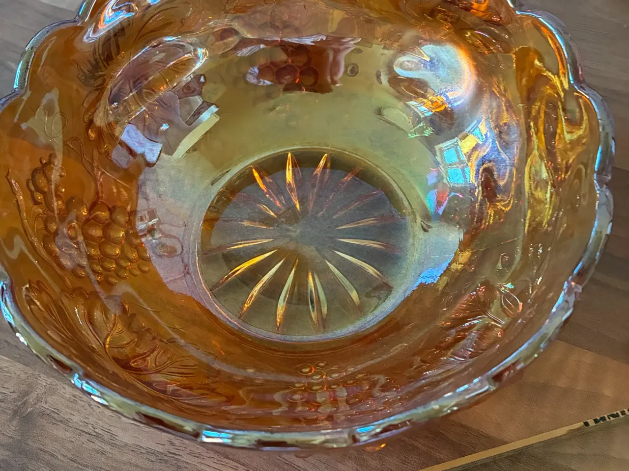 Billede 1 - Skål i presset glas med druer