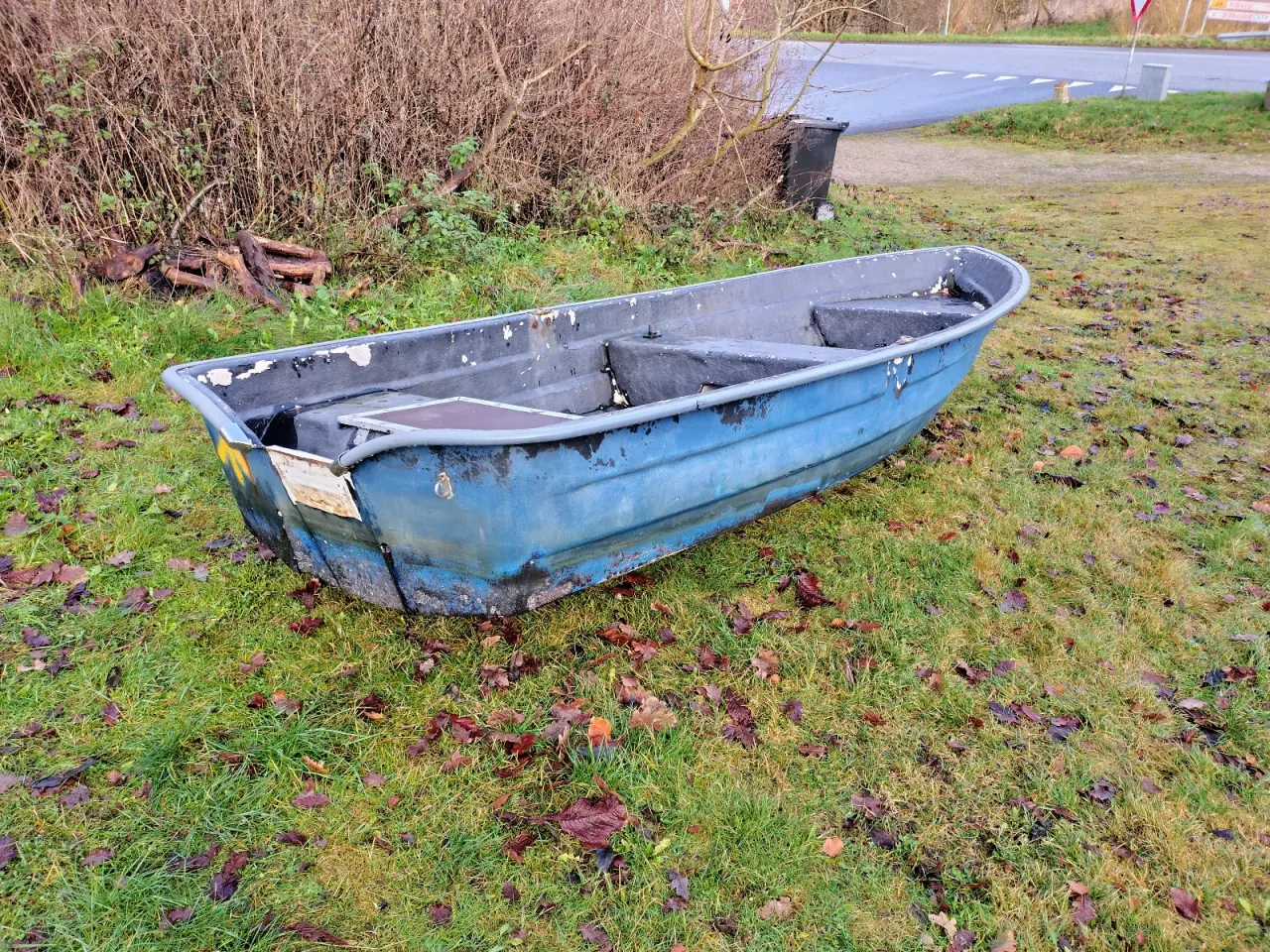 Billede 1 - God solid jolle med 4t motor