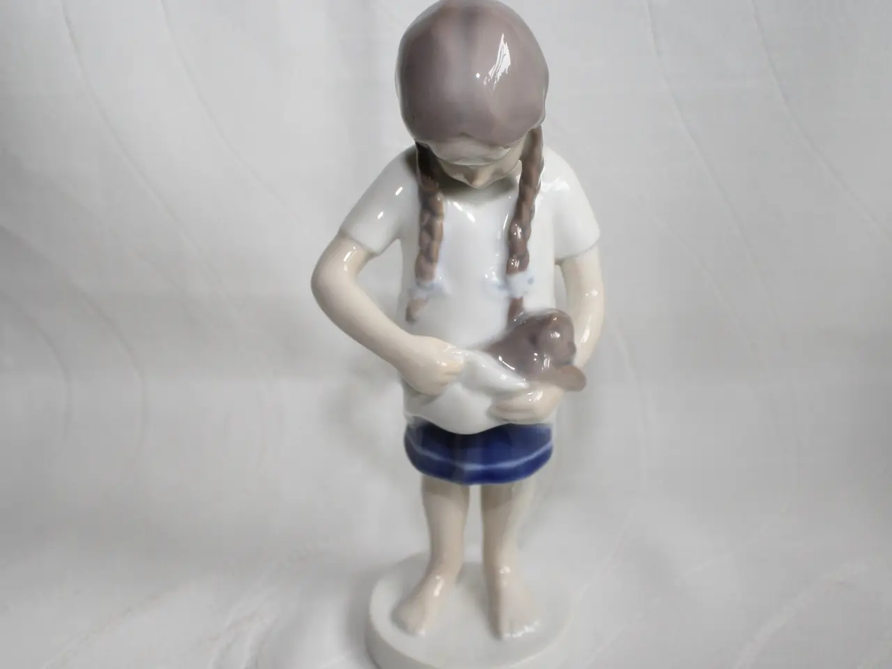 Billede 10 - Pige med kat, Figur fra Bing og Grøndahl