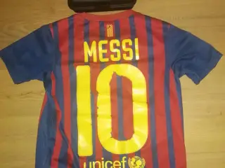 FC BARCELONA MESSI STR 6-7 ÅR OG NY FCB MADKASSE