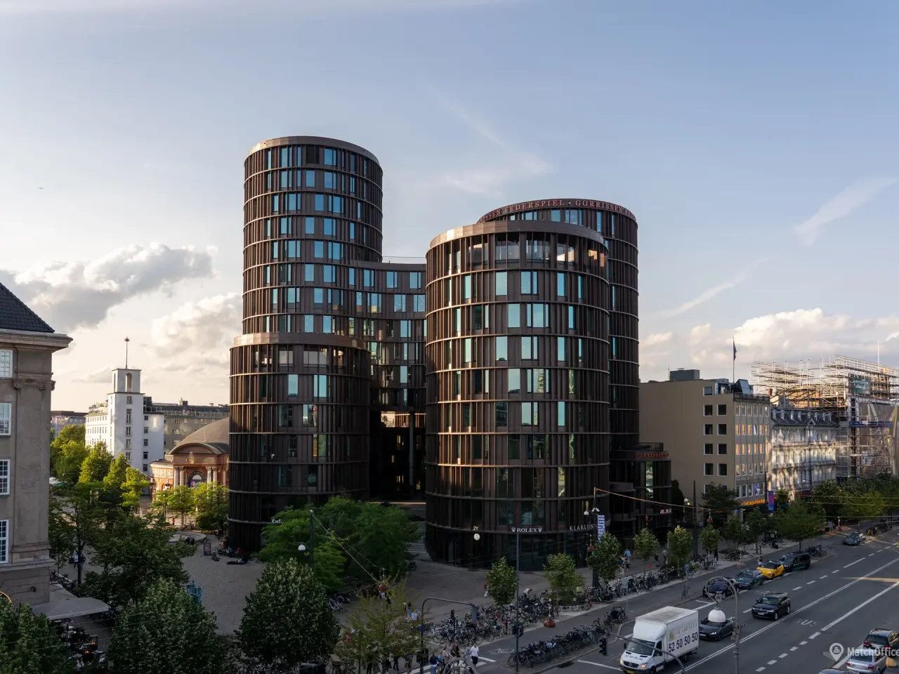 Billede 4 - Sjældent udbudt kontorlejemål med 6 meter til loftet i det ikoniske Axel Towers - fantastisk lysindfald og smuk udsigt til Tivoli