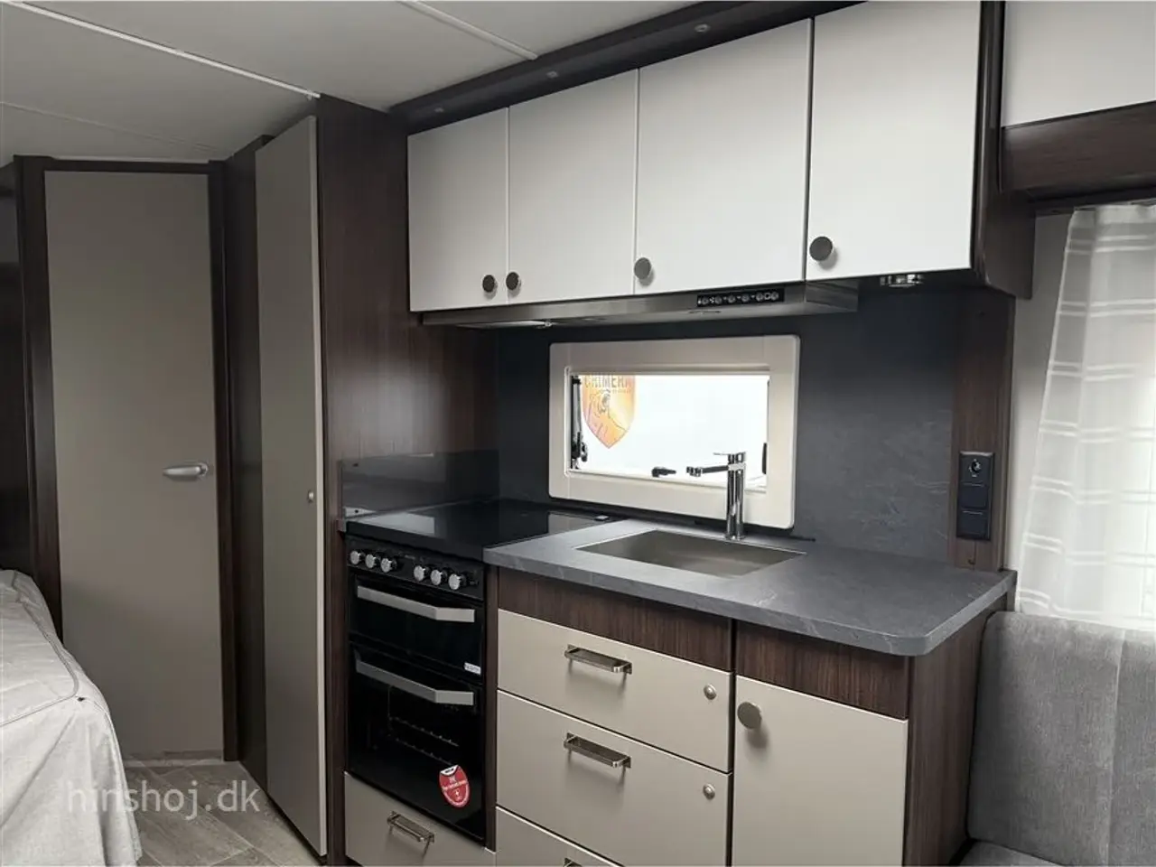 Billede 3 - 2025 - Polar Blueline 520 FD Lækker luksus vintervogn med dobbeltseng, rundsiddegruppe fra Hinshøj Caravan