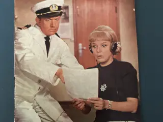 En pige og 39 sømænd