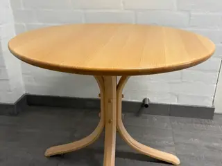 Rundt bord i bøgetræ