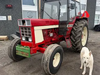 Case IH 955 2WD TRAKTOR Fin gammel traktor