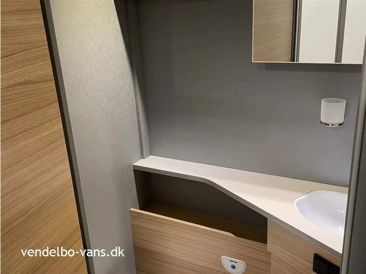 Billede 10 - 2024 - Dethleffs Just T 7052 DBM - 90 Year   Fritstående dobbeltseng med ekstra  stor garage neden under
