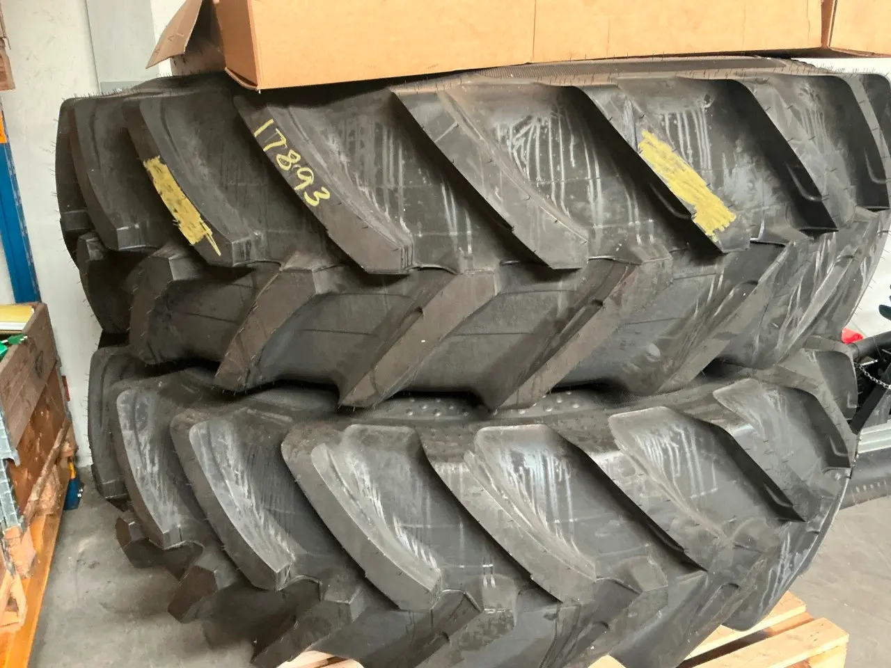Billede 1 - - - - Tv.hjul 520/85R42