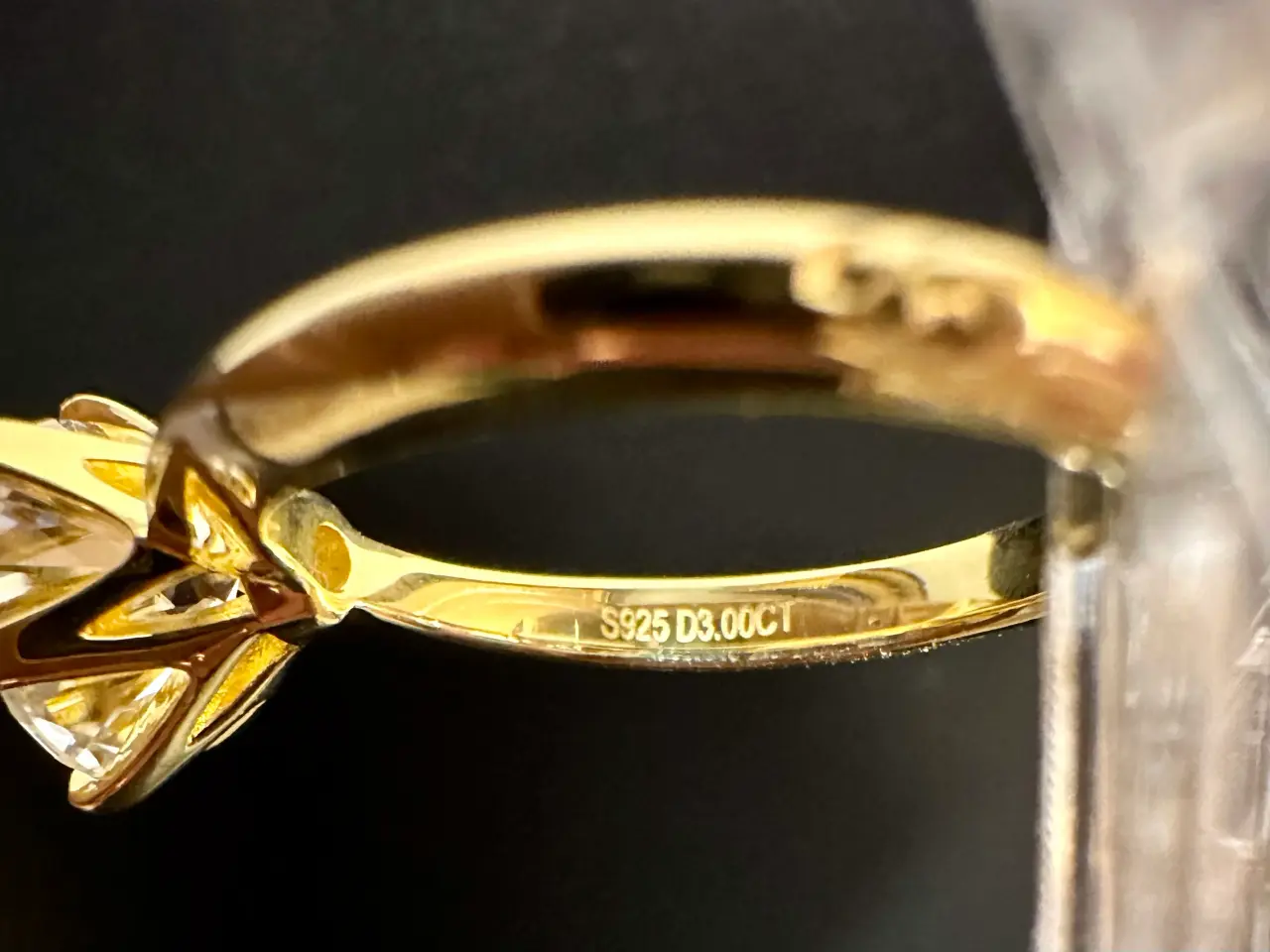 Billede 5 - Ny forgyldt sølvring med 3 kar moissanite. Certif