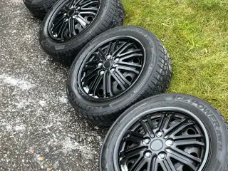Helårsdæk med fælge og dæktryksmåler