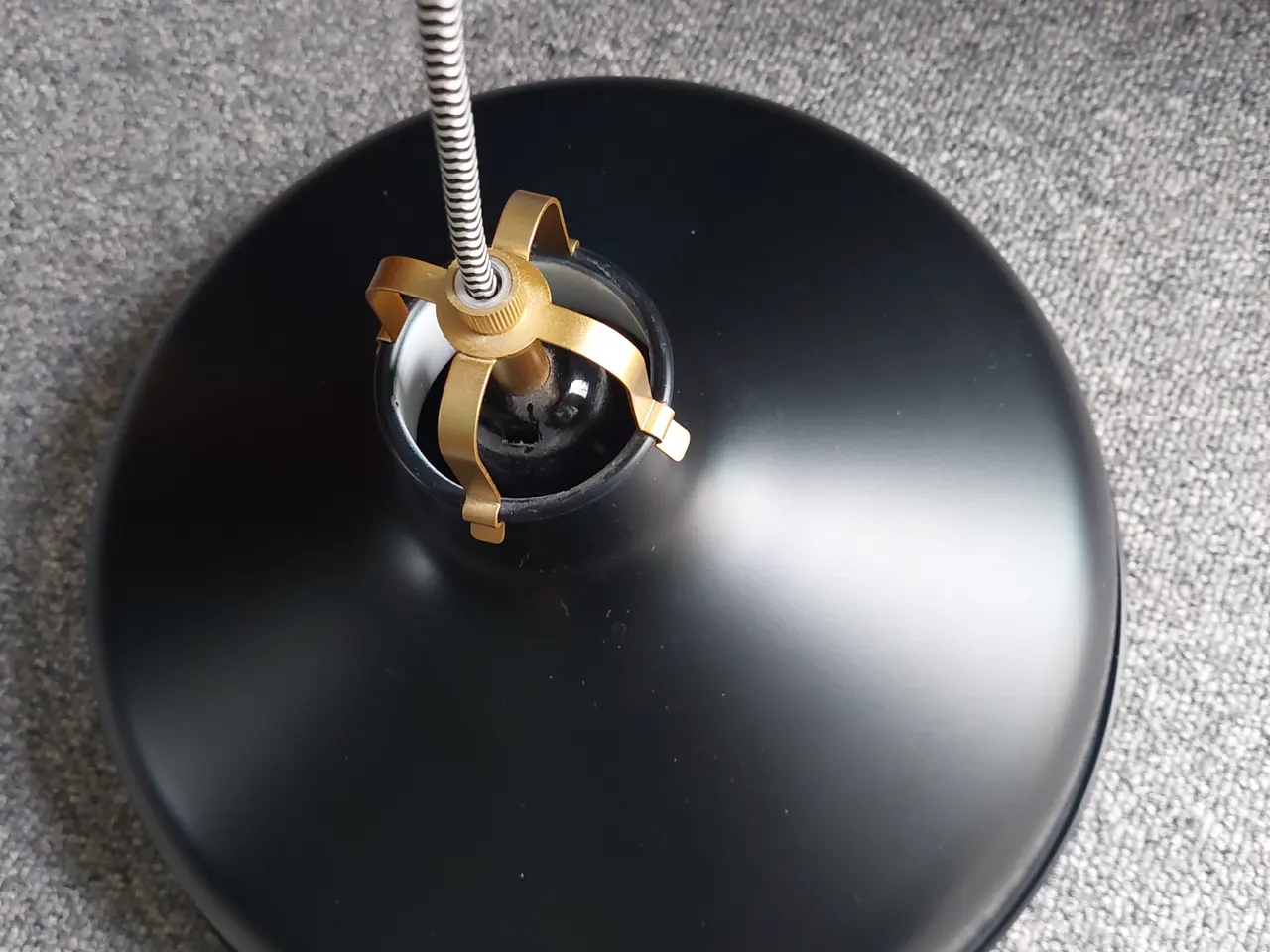 Billede 4 - Loftlampe sort farve metal
