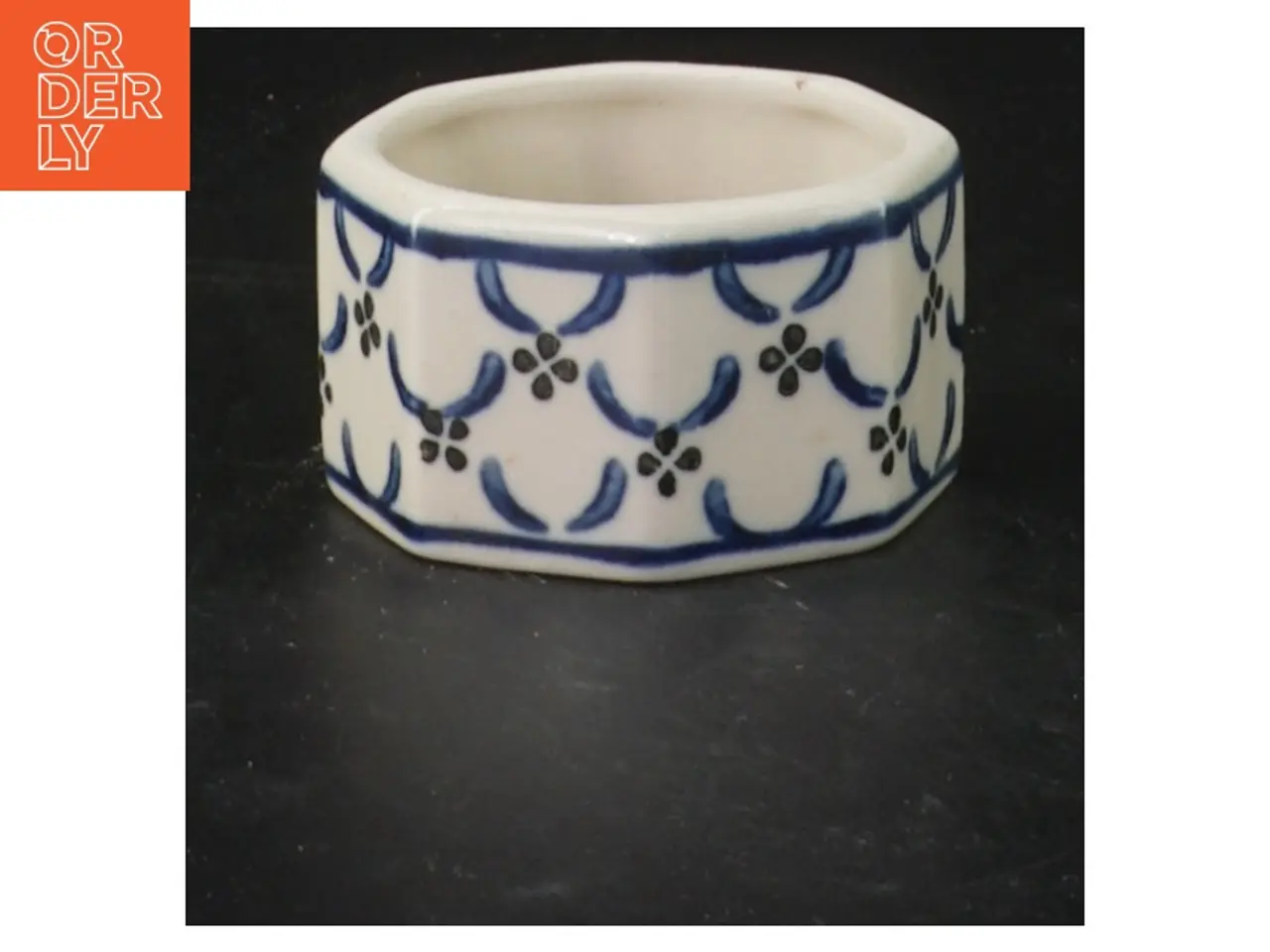 Billede 1 - Porcelænsbeholder med låg (str. Ø 7 cm)