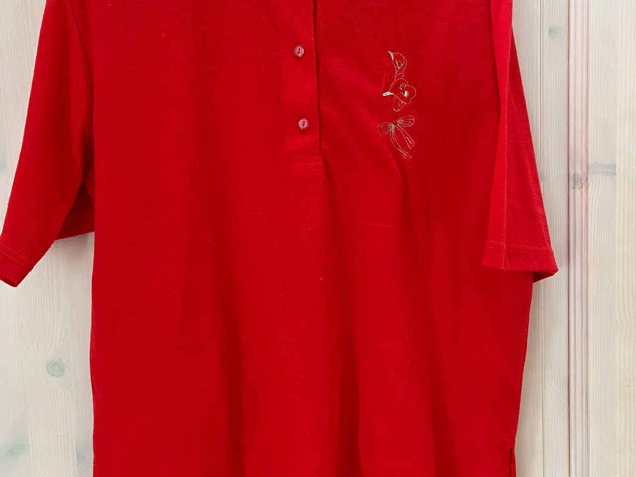 Billede 1 - Tshirt med broderi