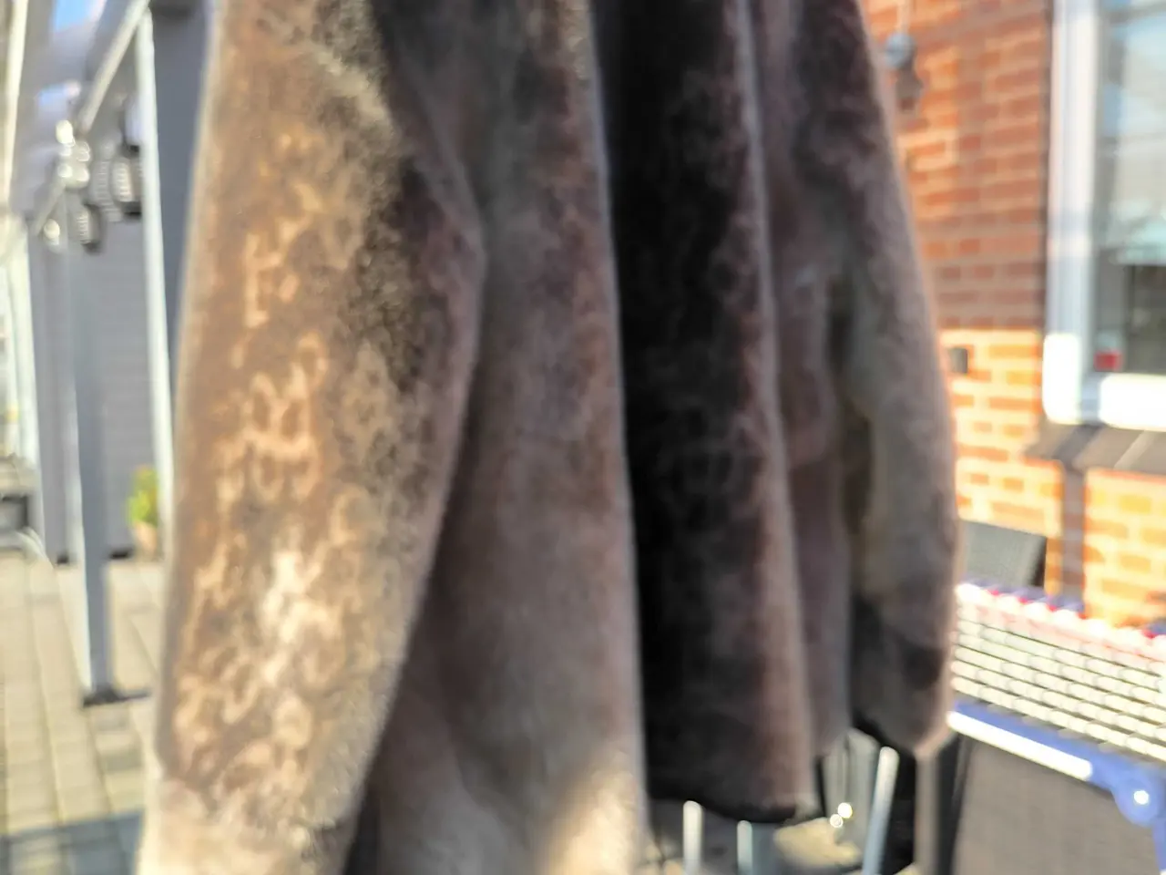 Billede 3 - Sælskindsjakke med smarte detaljer 