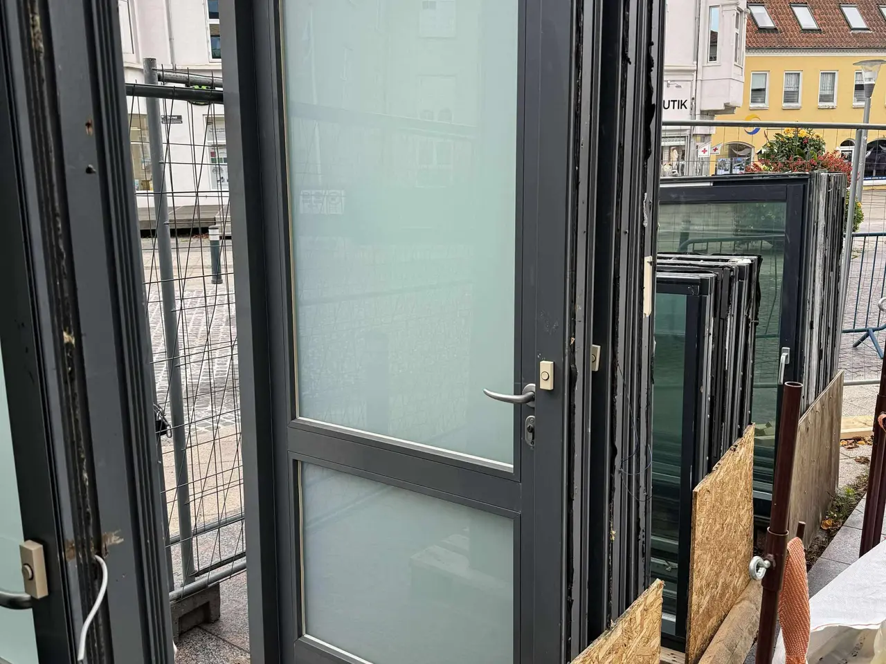 Billede 1 - Facade dør + 4stk vindue