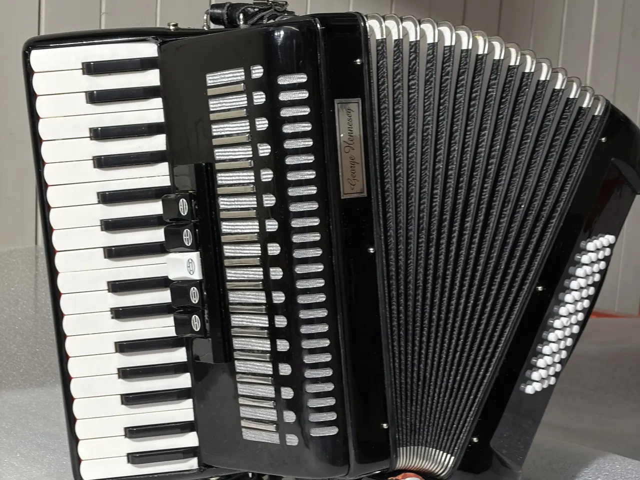 Billede 2 - George Hennesy harmonika 34 tangenter 24 basser