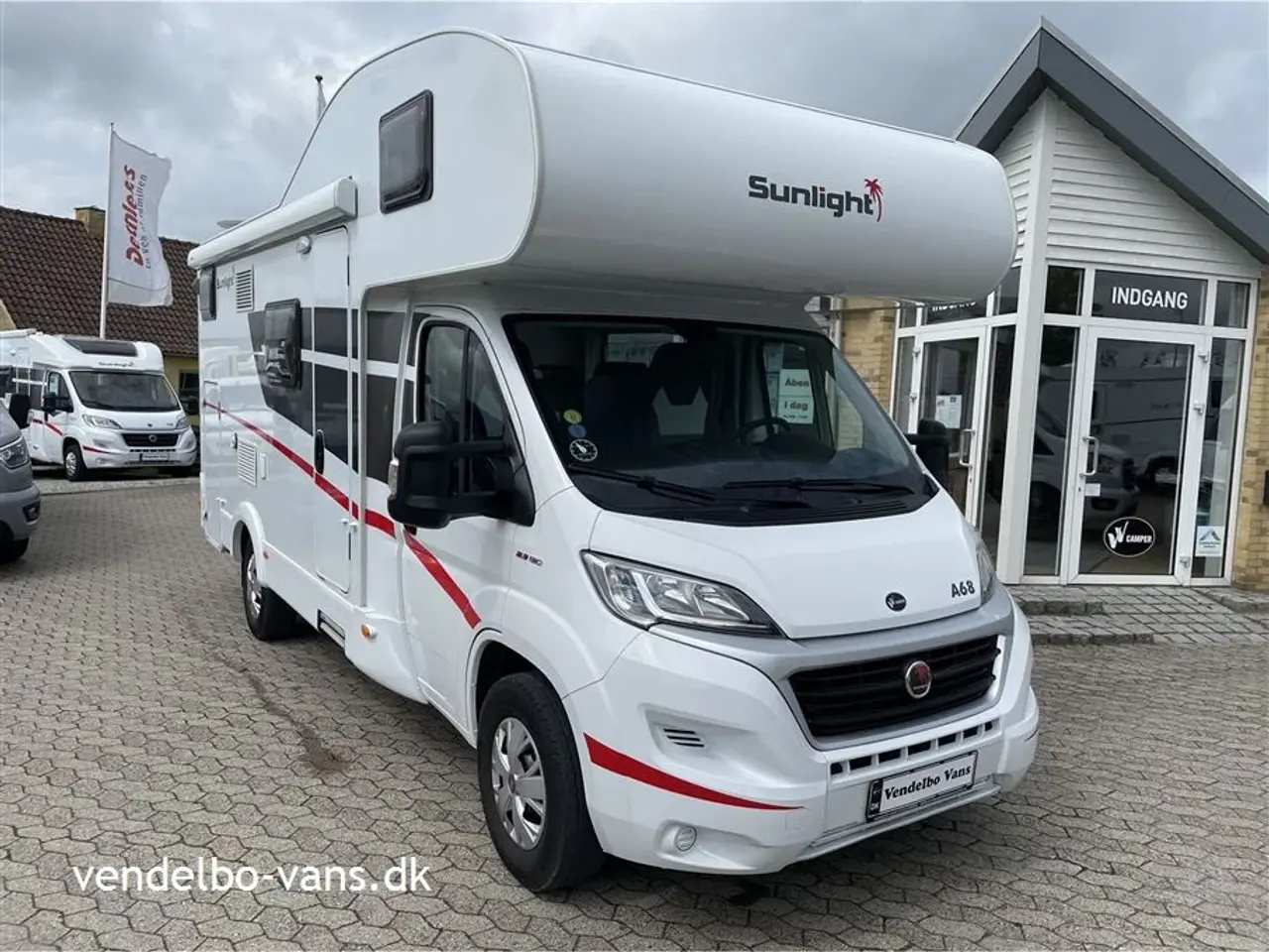 Billede 1 - 2019 - SunLight A 68 EN EJERS - Praktisk familecamper med køjer, 6 sele -og sovepladser - variabel garage