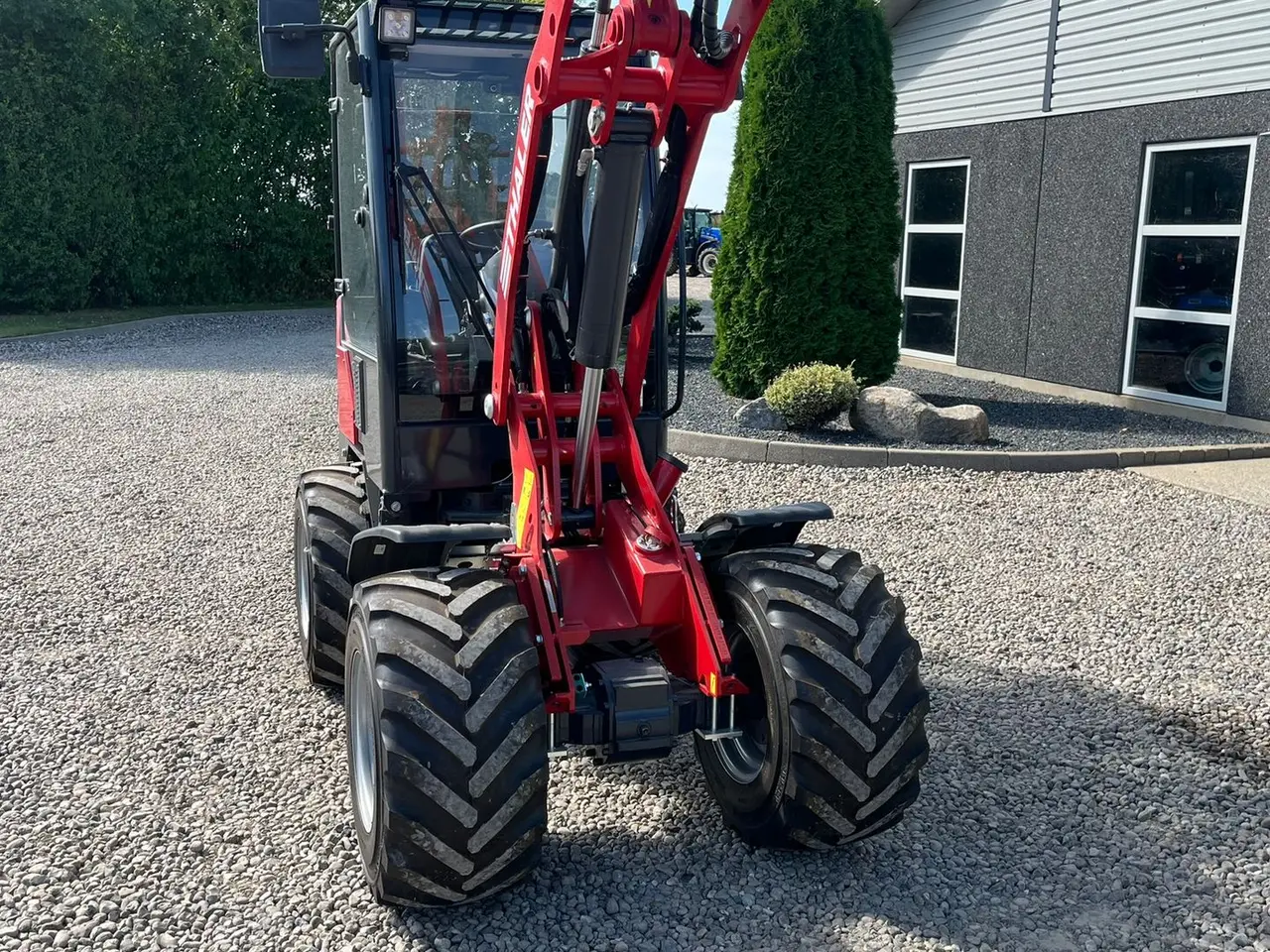 Billede 18 - Thaler 2438L DPF Kabine og brede hjul