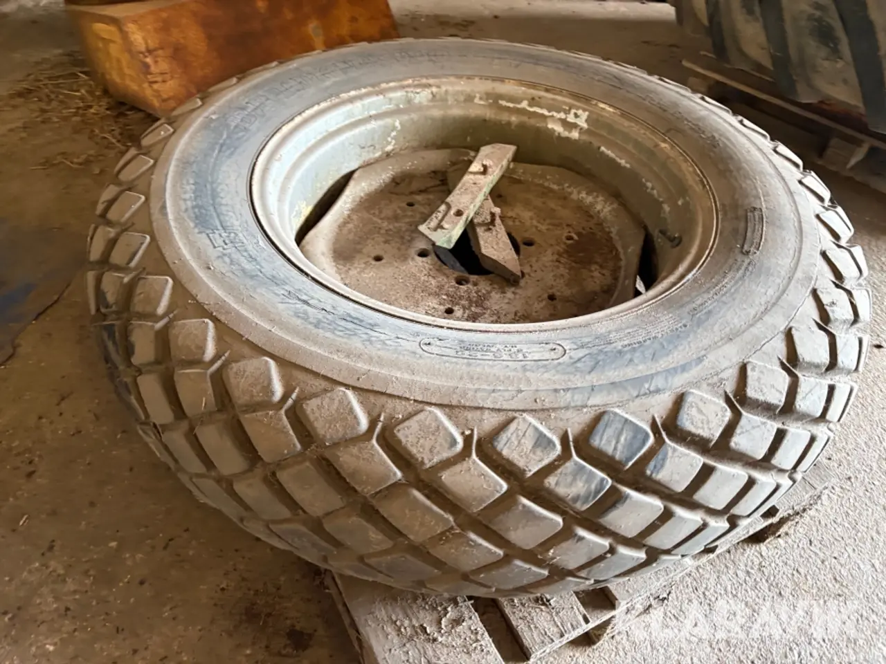 Billede 2 - Landbrugsdæk Bridgestone 13.6-28 1 Styk