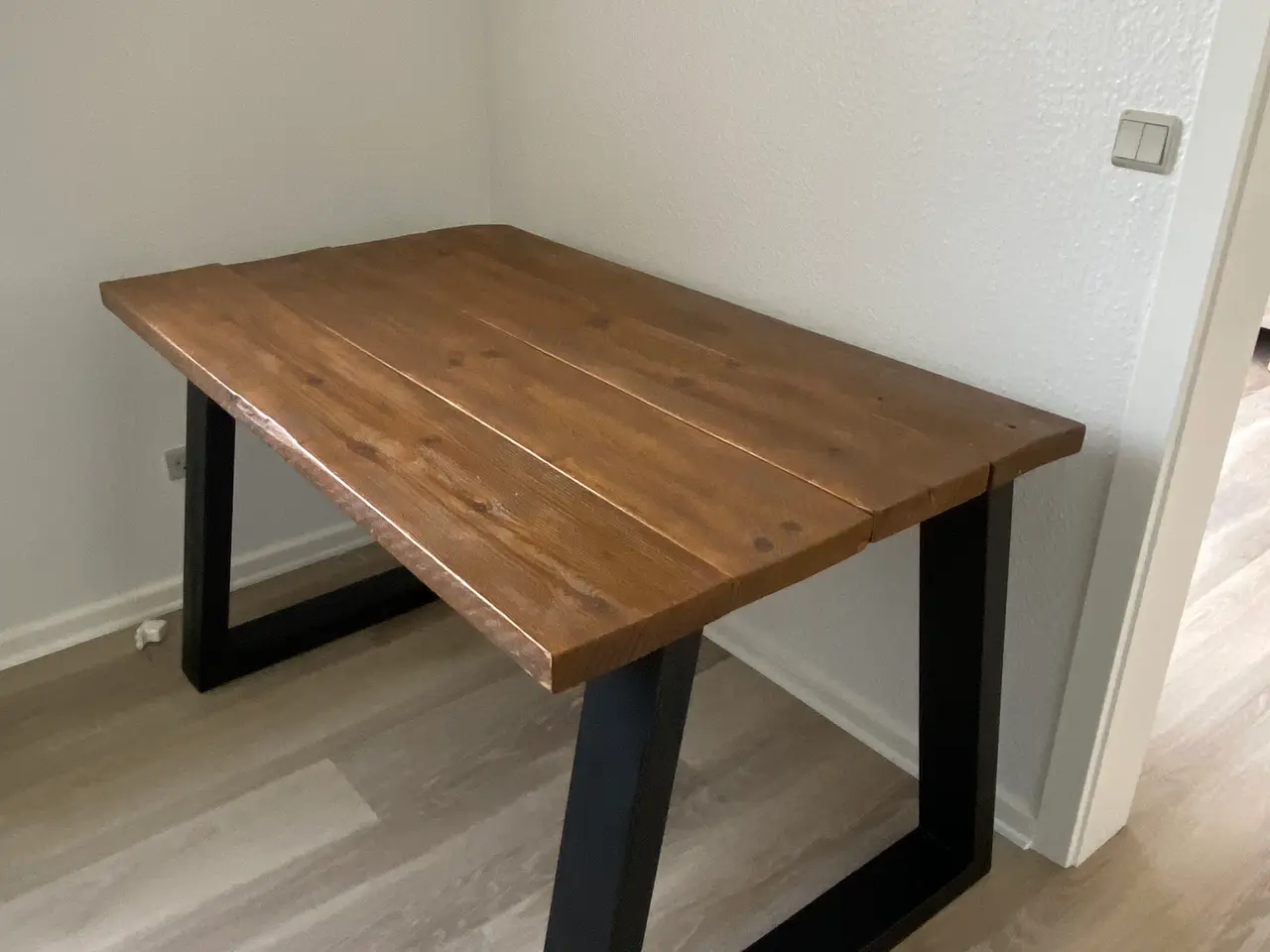 Billede 1 - Spisebord i træ