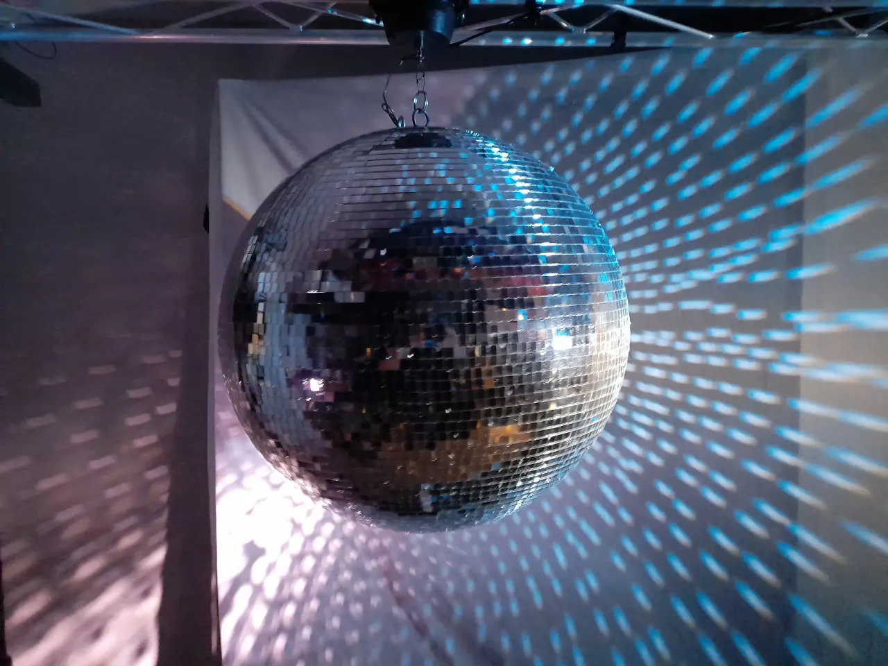 Billede 12 - Udlejes - 50cm. DISCOKUGLE, SPEJLKUGLE, MIRRORBALL