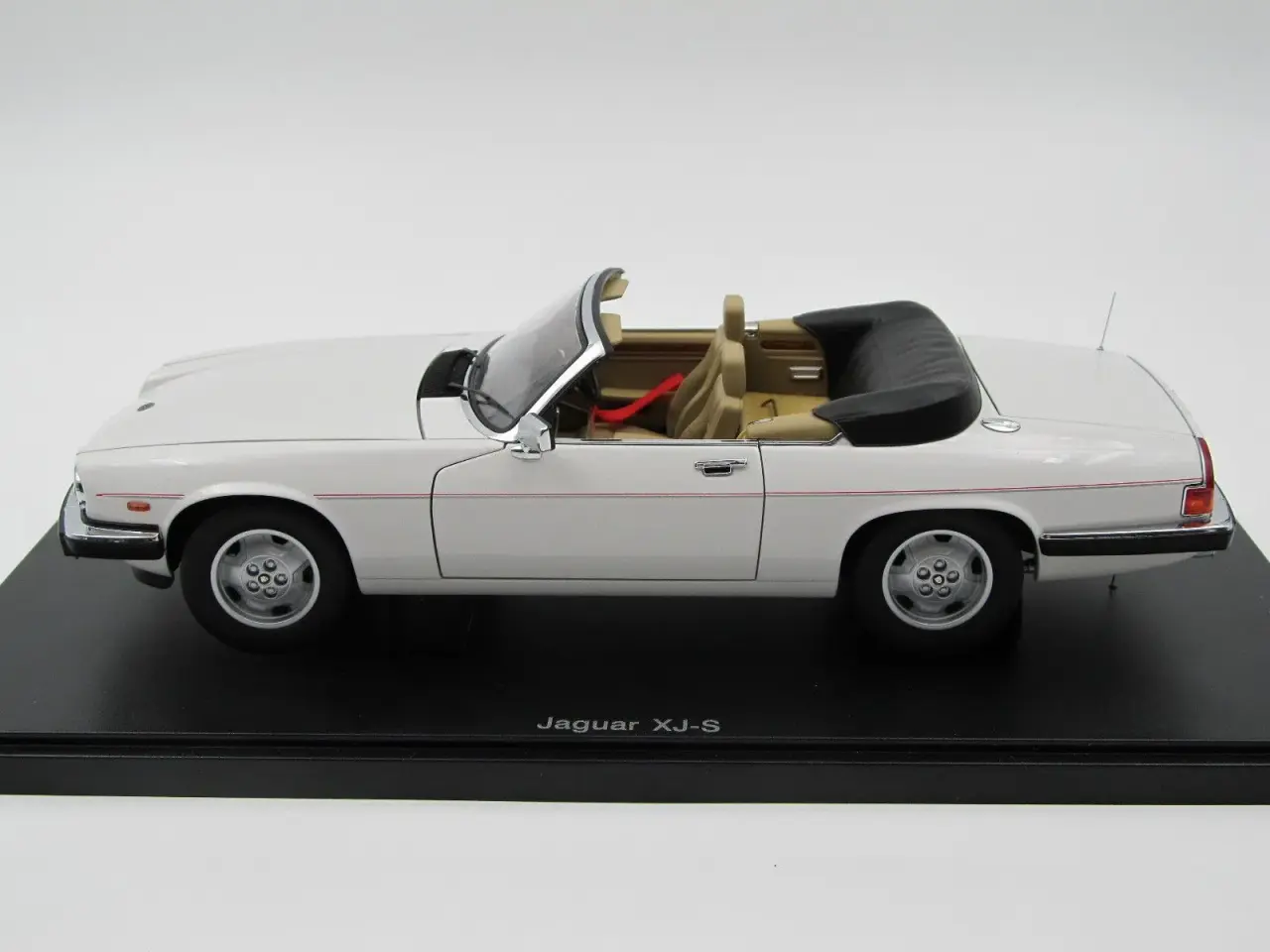 Billede 2 - 1976 Jaguar XJ-S V12 Cabriolet 1:18 Fre