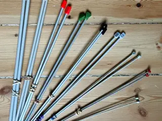 Serie med 9 par strikkepinde. Fra 2 til 7.