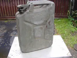 gamle jerry can fra jeep