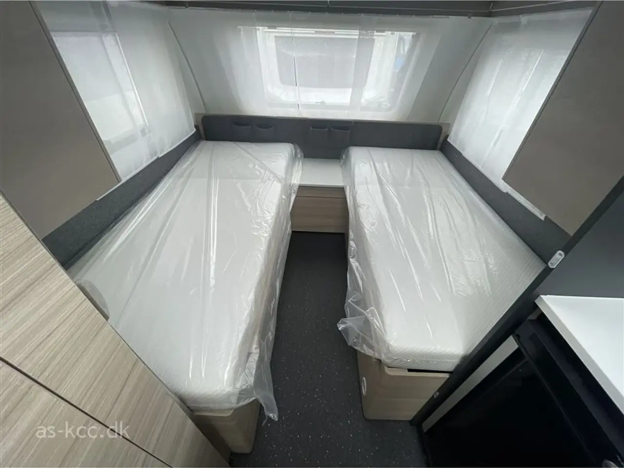 Billede 7 - 2026 - Adria Altea 492 LU Adria Altea 492 LU årg. 2026 med enkeltsenge og udtræk. 5 sovepladser, 4 siddepladser. Glasfiber tag, sider, forende og bagende