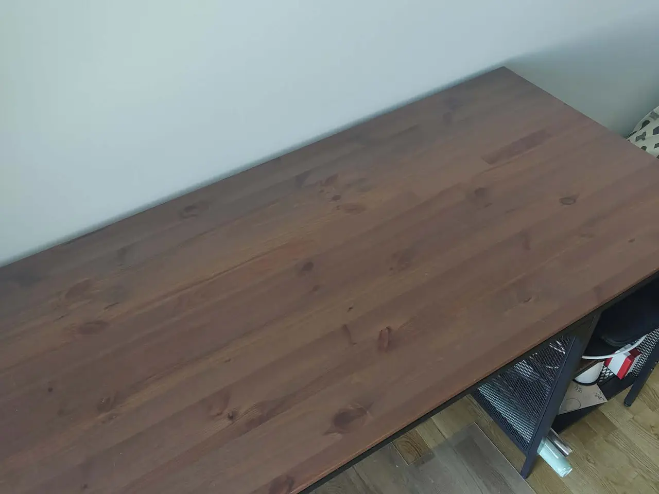 Billede 3 - Skrivebord 140x70 cm i fyr/stål