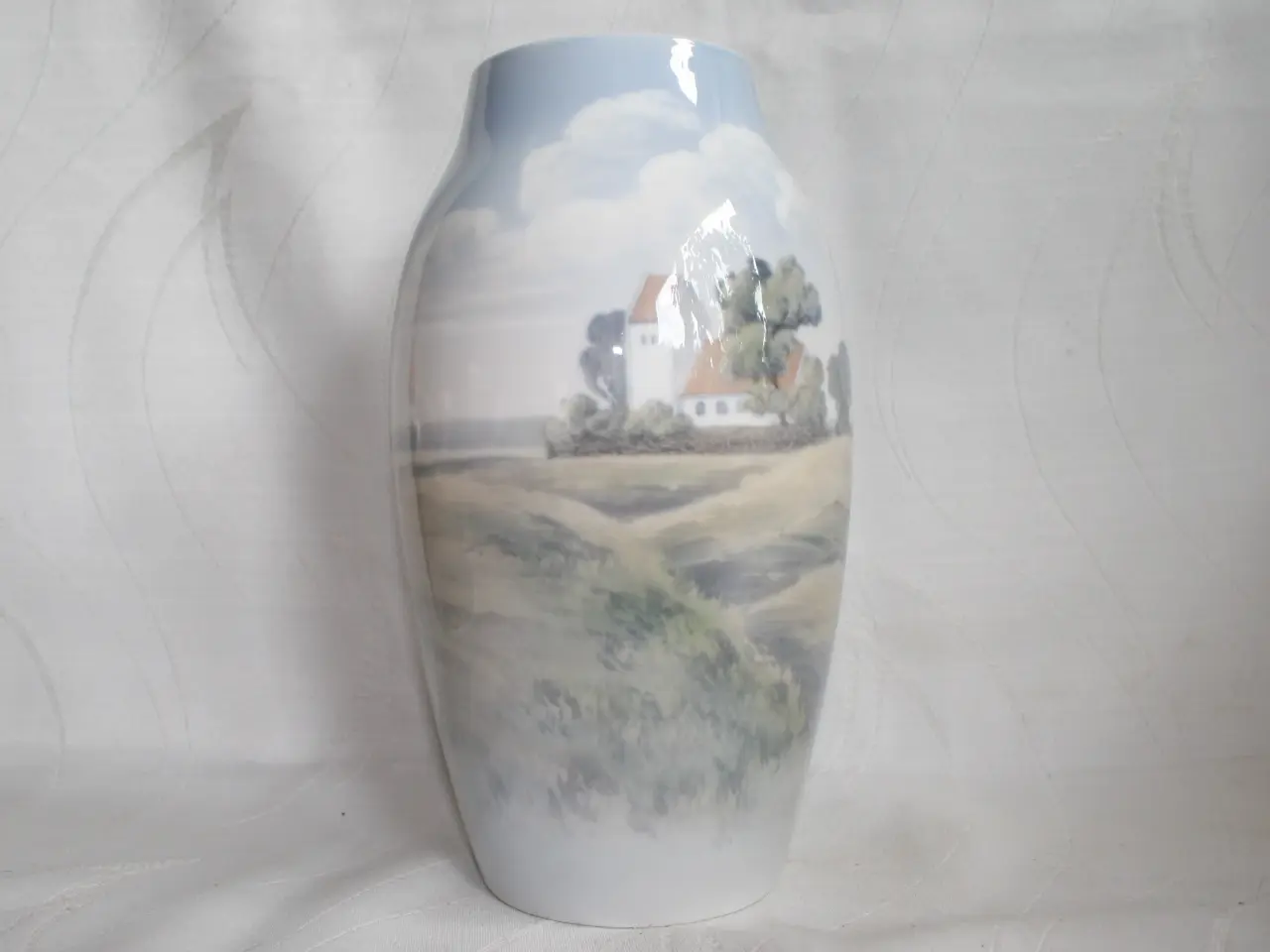 Billede 8 - Vase med landskab med kirke, Bing & Grøndahl