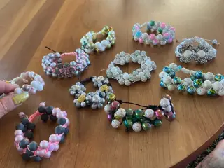 Nye knyttede armbånd