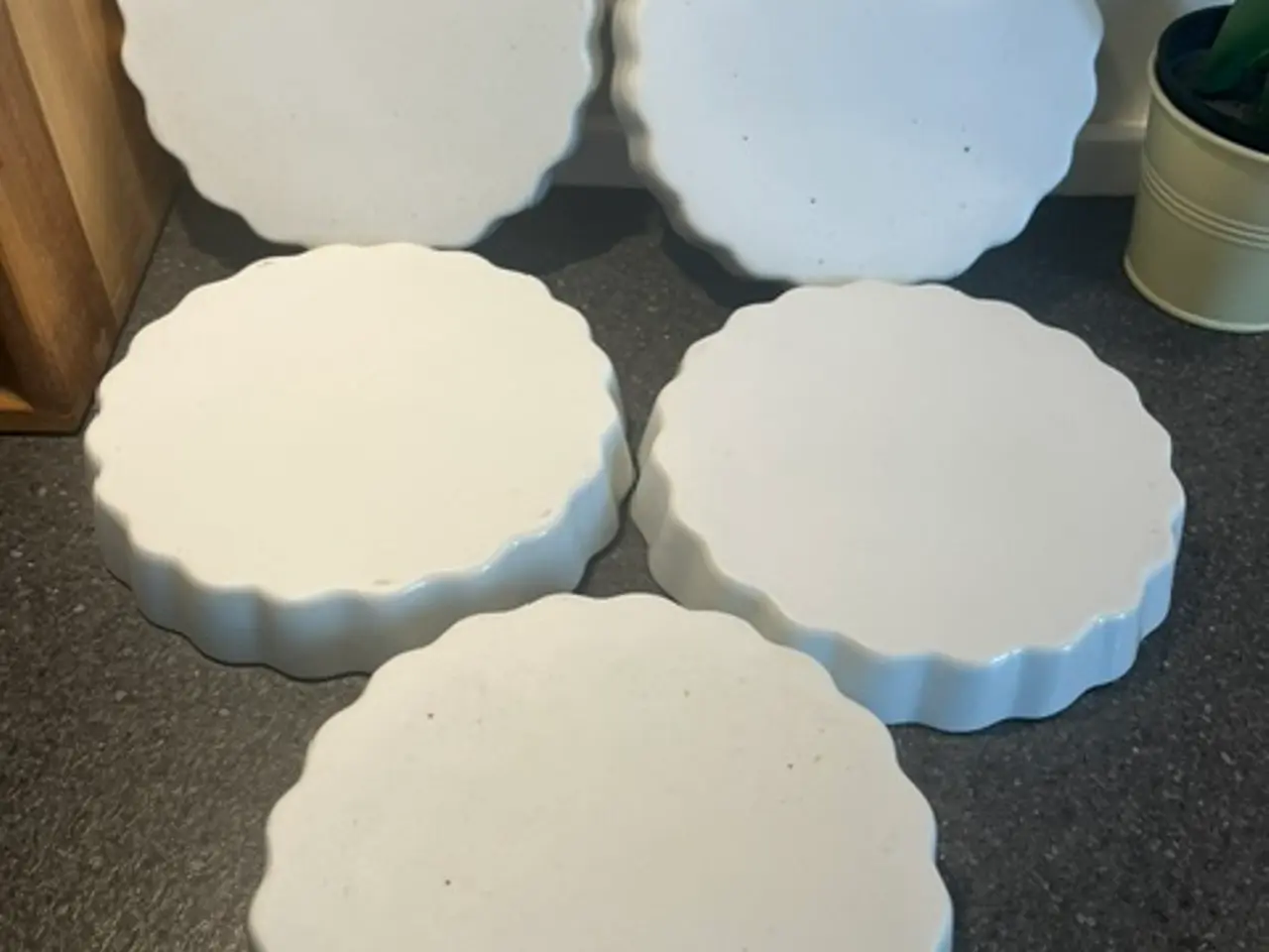 Billede 4 - 5 hvide tærteforme - diameter 15 cm – som nye