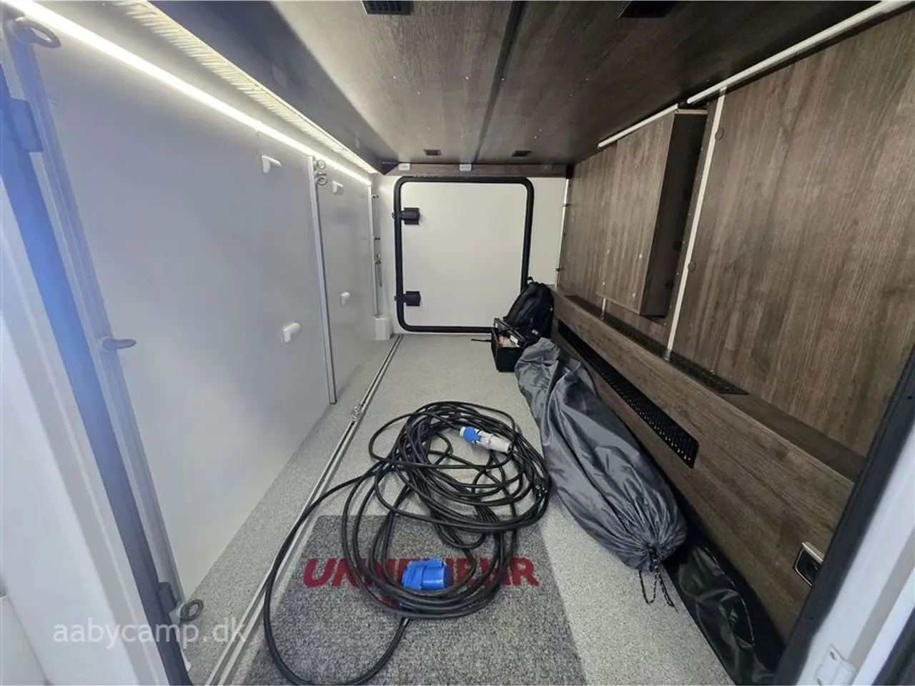 Billede 16 - 2021 - Benimar Amphitryon 967 NK Pakke. Automatgear. Solcelle. Markise. 2x 95Ah batteri. 2000w Inverter. A/C i bo-del. Maxxfan. Kun 30,000 Km!!!