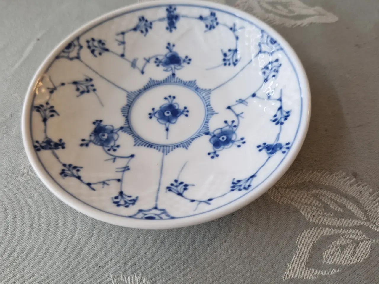 Billede 1 - Underkop i musselmalet porcelæn.