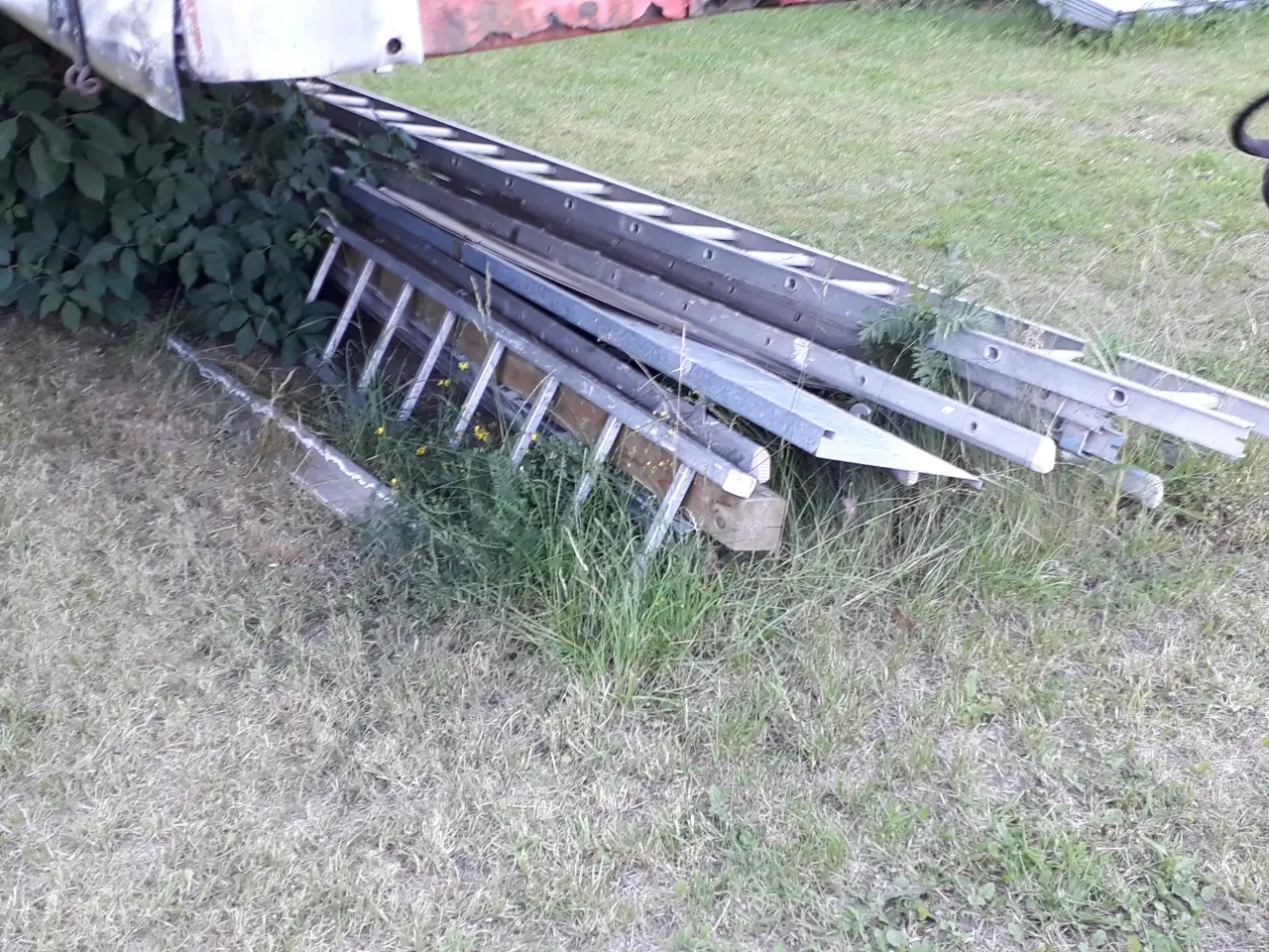 Billede 1 - Forskellige stiger sælger, små og store, brugte. 
