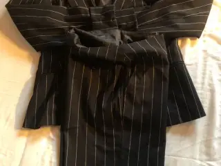 Nålestribet habit