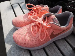 Nike sneakers / indendørssko str. 36