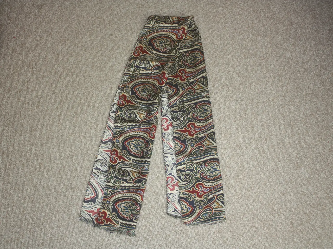 Billede 1 - Halstørklæde 147 cm x 29,5 cm