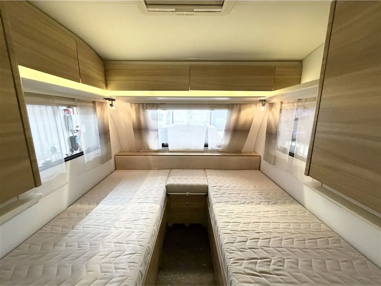 Billede 15 - 2015 - Adria Altea 492 LU Enkeltsenge-Lamel-Mover-Telt