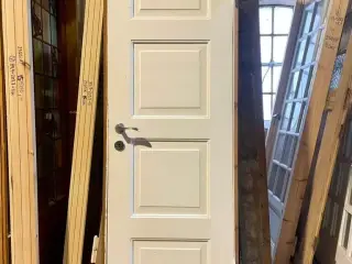 Smal, højrehængt fyldningsdør m. karm