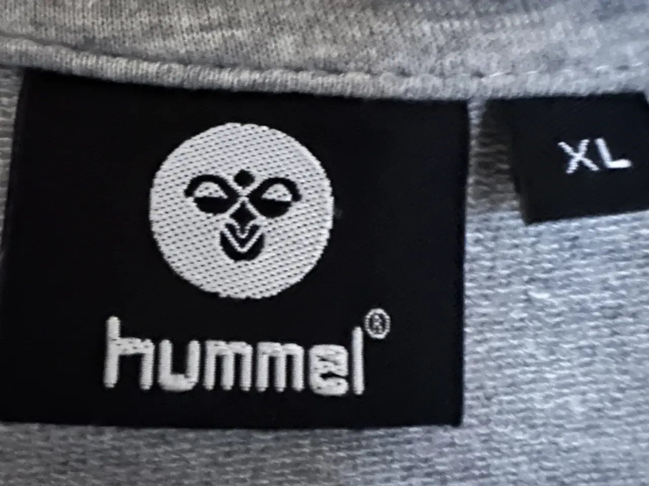 Billede 3 - Hummel trøje med lynlås