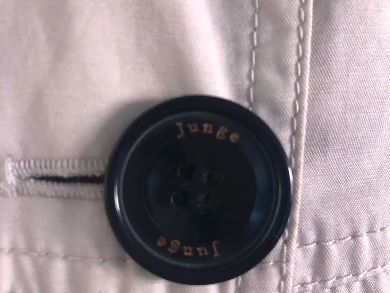 Billede 5 - Elegant Junge trenchcoat str 40 lys grå/beige